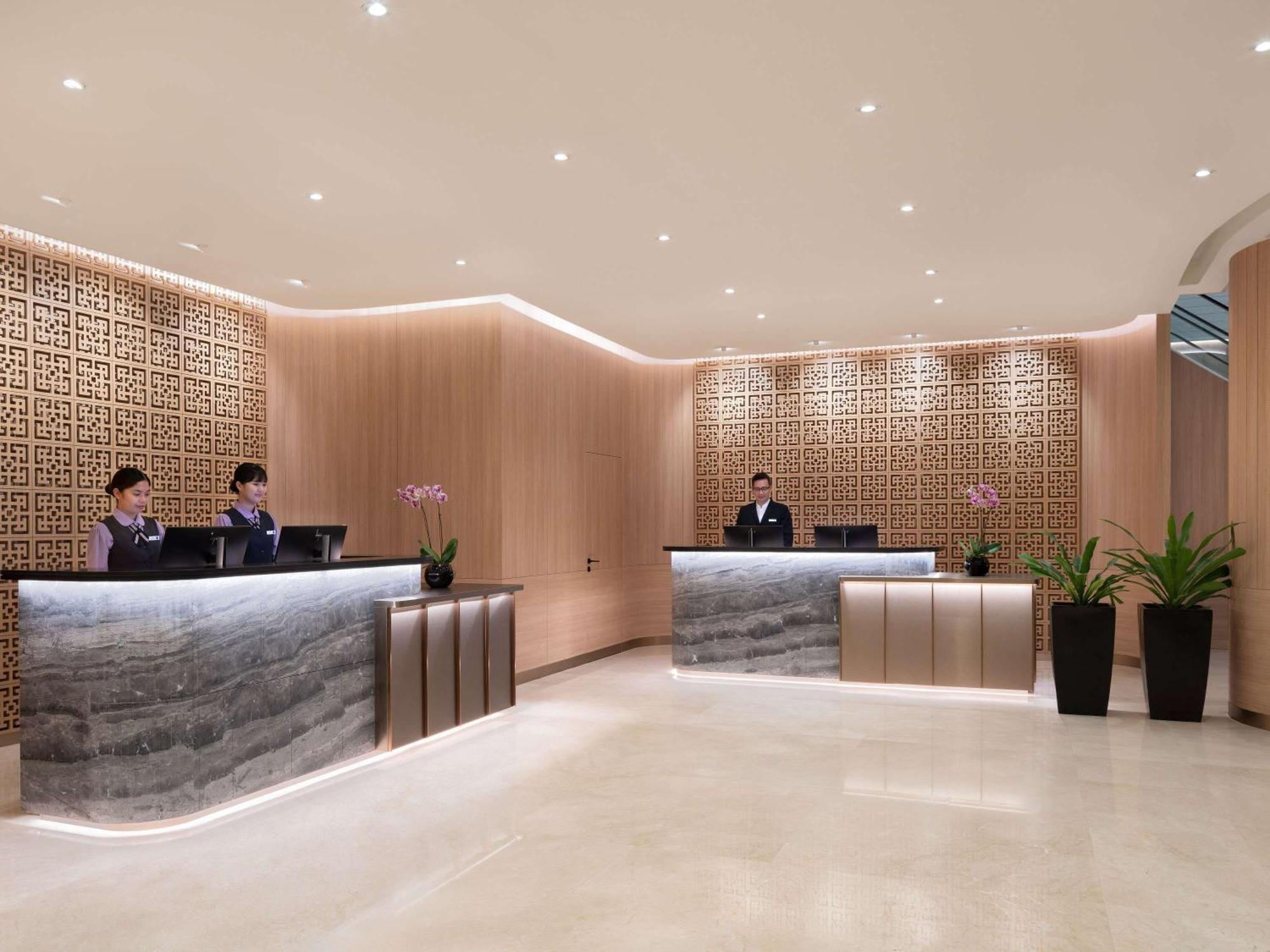 Grand Mercure Roxy Hotel 4*